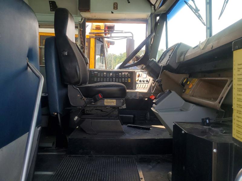 53868646 :رقم المزاد ، 4UZAAWCS86CV56237 vin ، 2006 Freightliner Chassis مزاد بيع