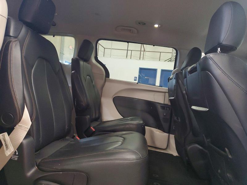55592426 :رقم المزاد ، 2C4RC1EG4JR293712 vin ، 2018 Chrysler Pacifica مزاد بيع