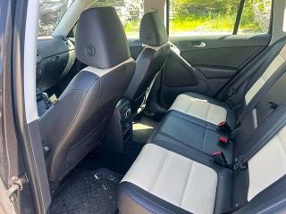 57114226 :رقم المزاد ، WVGBV7AX1HK023782 vin ، 2017 Volkswagen Tiguan مزاد بيع