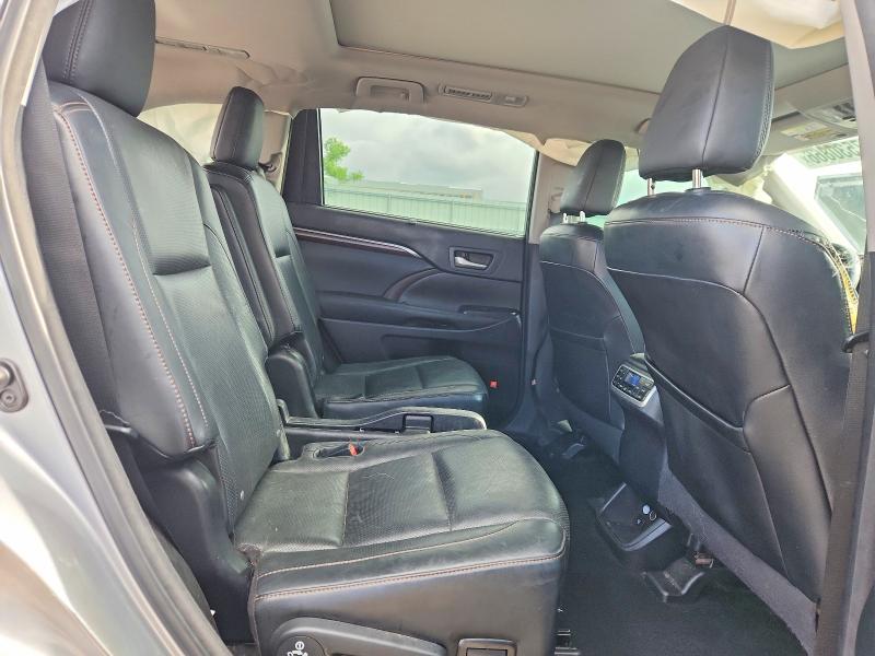 57530866 :رقم المزاد ، 5TDDKRFH0FS118830 vin ، 2015 Toyota Highlander مزاد بيع
