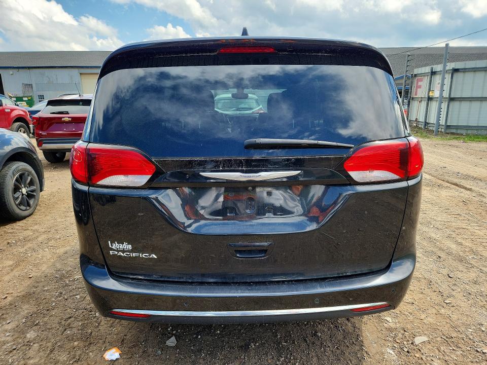 58776866 :رقم المزاد ، 2C4RC1BG8HR523878 vin ، 2017 Chrysler Pacifica مزاد بيع