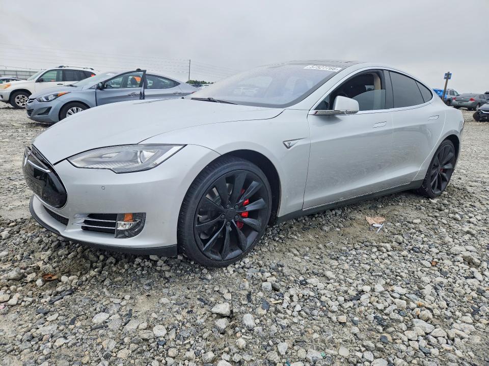2014 Tesla Model S მანქანა იყიდება აუქციონზე, vin: 5YJSA1H18EFP31745, აუქციონის ნომერი: 57527766