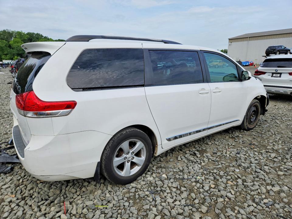 2011 Toyota Sienna Fwd W/7-passe მანქანა იყიდება აუქციონზე, vin: 5TDKK3DC2BS170952, აუქციონის ნომერი: 56671966