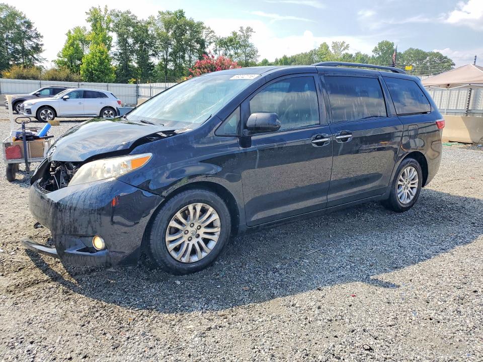 59242116 :رقم المزاد ، 5TDYK3DCXFS668526 vin ، 2015 Toyota Sienna مزاد بيع