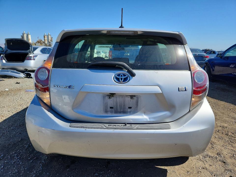 57065926 :رقم المزاد ، JTDKDTB33D1048131 vin ، 2013 Toyota Prius C مزاد بيع