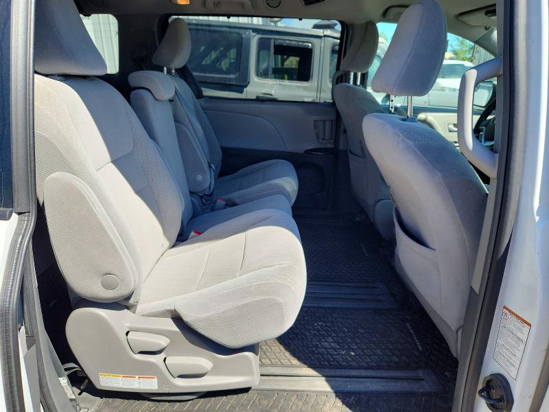 56795136 :رقم المزاد ، 5TDKZ3DCXJS963457 vin ، 2018 Toyota Sienna مزاد بيع