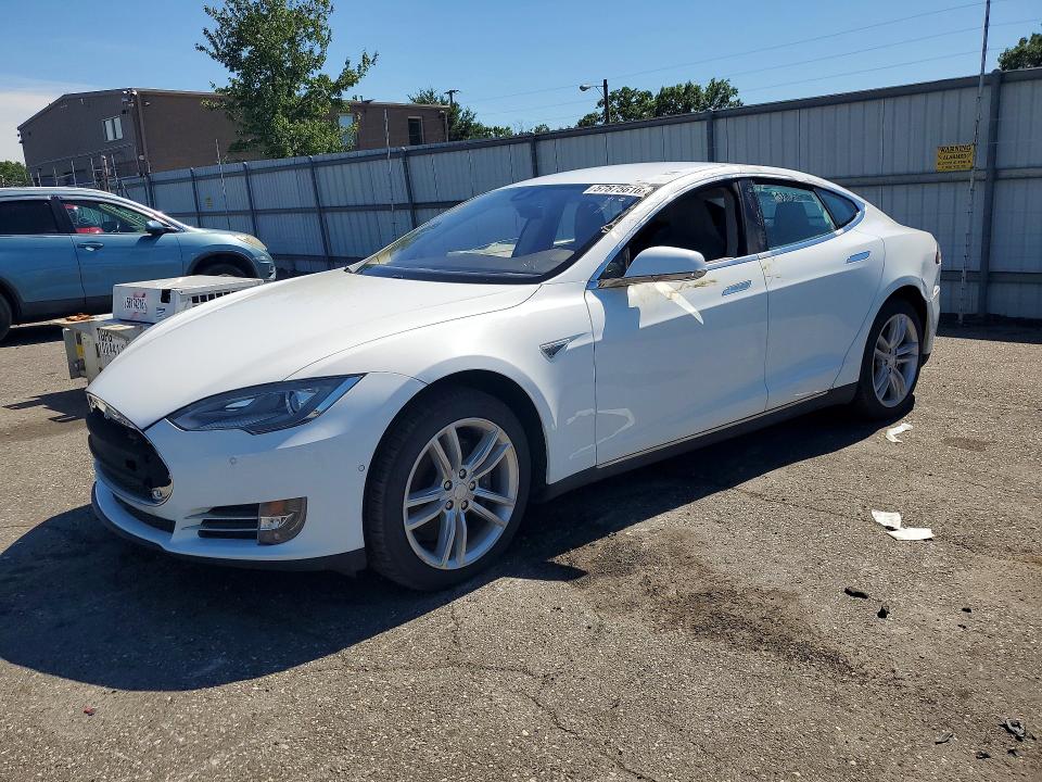 2014 Tesla Model S მანქანა იყიდება აუქციონზე, vin: 5YJSA1H1XEFP55657, აუქციონის ნომერი: 57875616