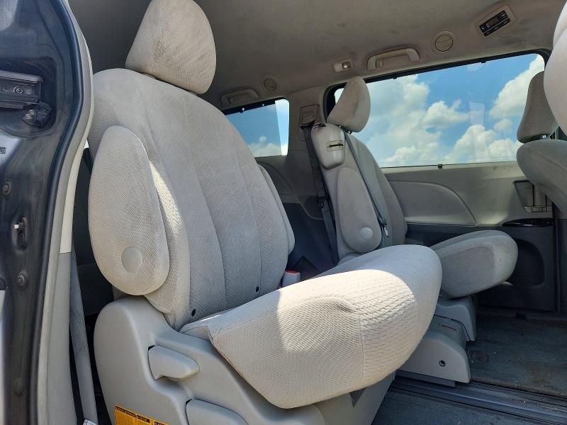 2013 Toyota Sienna მანქანა იყიდება აუქციონზე, vin: 5TDKK3DC8DS404725, აუქციონის ნომერი: 55706086