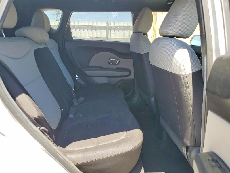 58520196 :رقم المزاد ، KNDJN2A28F7811238 vin ، 2015 Kia Soul مزاد بيع