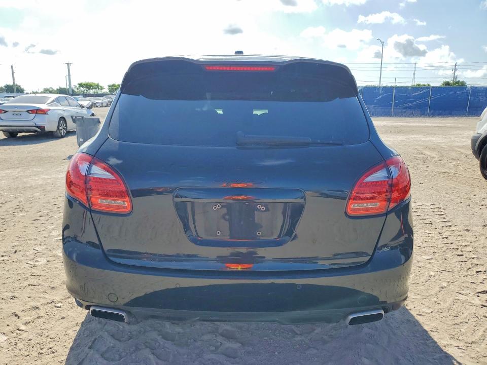 57230336 :رقم المزاد ، WP1AE2A24BLA92800 vin ، 2011 Porsche Cayenne مزاد بيع