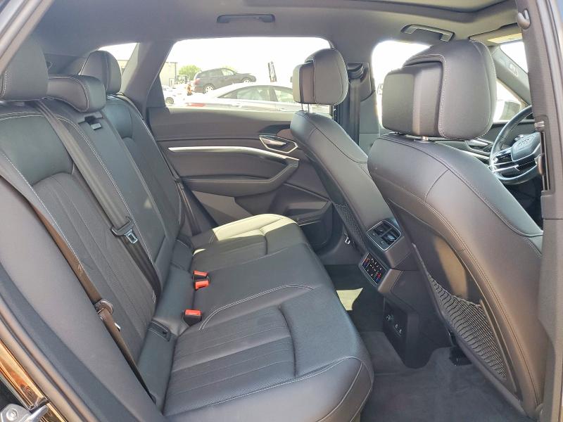 55418576 :رقم المزاد ، WA1LAAGE6NB009910 vin ، 2022 Audi E-tron مزاد بيع