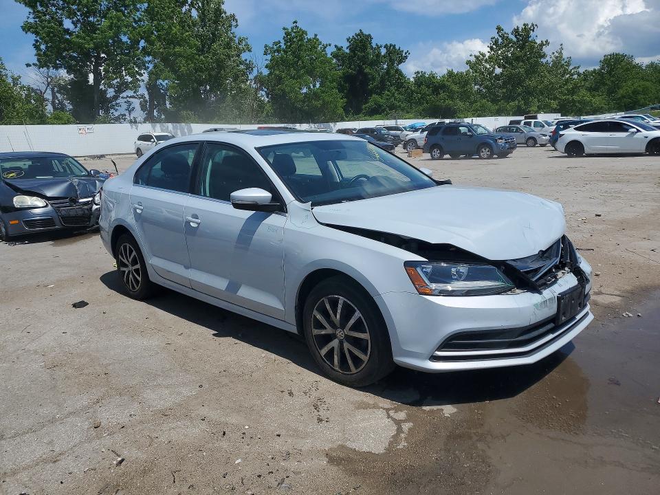 56661886 :رقم المزاد ، 3VWDB7AJ9JM221992 vin ، 2018 Volkswagen Jetta مزاد بيع