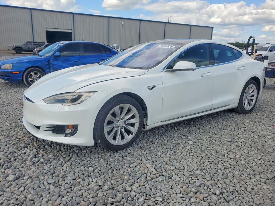 56666276 :رقم المزاد ، 5YJSA1E24JF281793 vin ، 2018 Tesla Model S مزاد بيع
