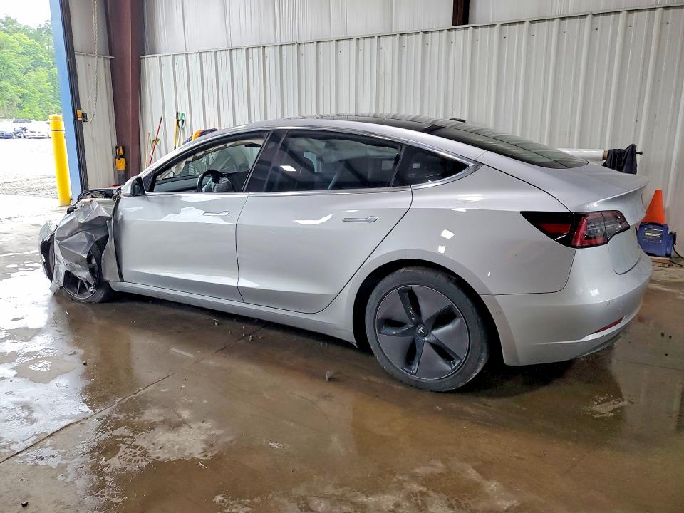 58030936 :رقم المزاد ، 5YJ3E1EB4JF091114 vin ، 2018 Tesla Model 3 مزاد بيع