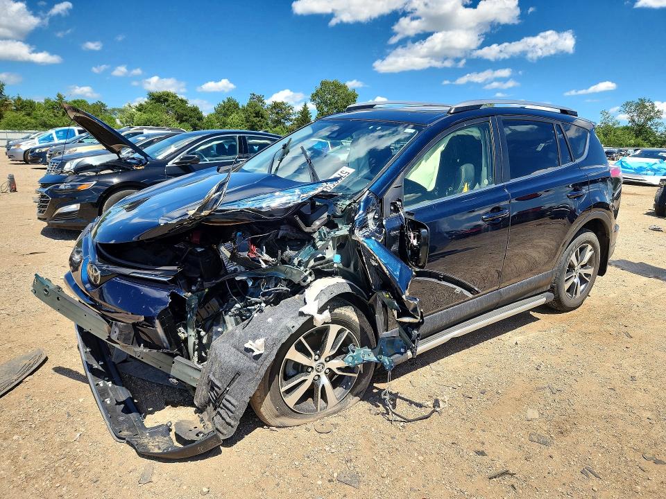 Продаж на аукціоні авто 2018 Toyota Rav4, vin: JTMRFREV2JJ742927, номер лоту: 57335026