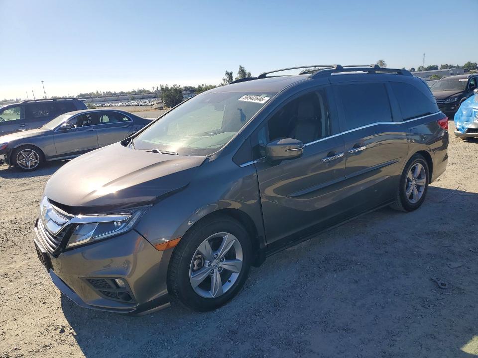 59542646 :رقم المزاد ، 5FNRL6H70JB060253 vin ، 2018 Honda Odyssey مزاد بيع