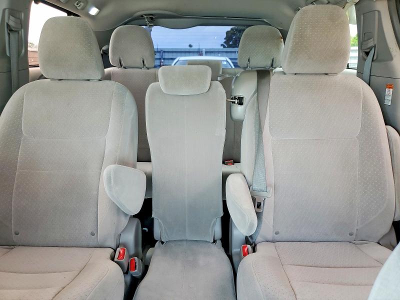 55631076 :رقم المزاد ، 5TDKK3DCXFS560235 vin ، 2015 Toyota Sienna مزاد بيع