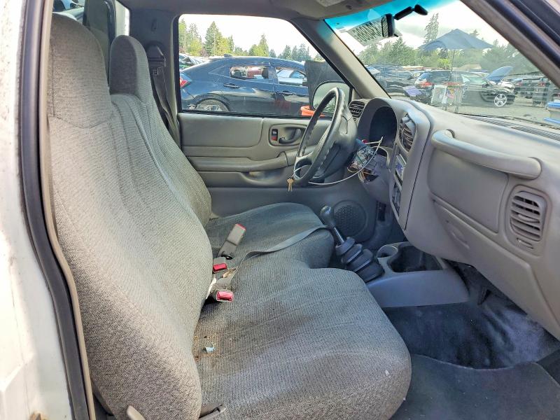 56834886 :رقم المزاد ، 1GGCS1448W8660435 vin ، 1998 Isuzu Hombre مزاد بيع