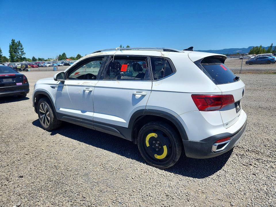 57166186 :رقم المزاد ، 3VVWX7B28NM043102 vin ، 2022 Volkswagen Taos مزاد بيع