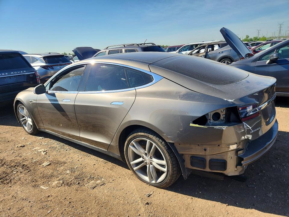 53388756 :رقم المزاد ، 5YJSA1S24FF097157 vin ، 2015 Tesla Model S مزاد بيع