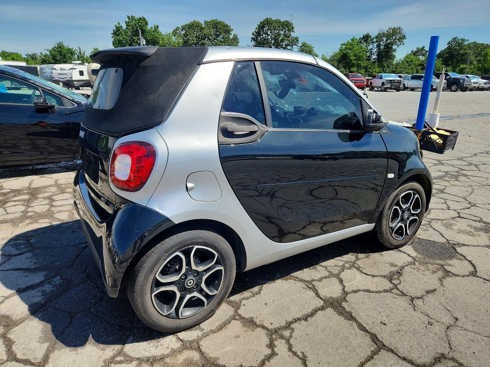 Продаж на аукціоні авто 2017 Smart Fortwo, vin: WMEFK5DA2HK137429, номер лоту: 55764816
