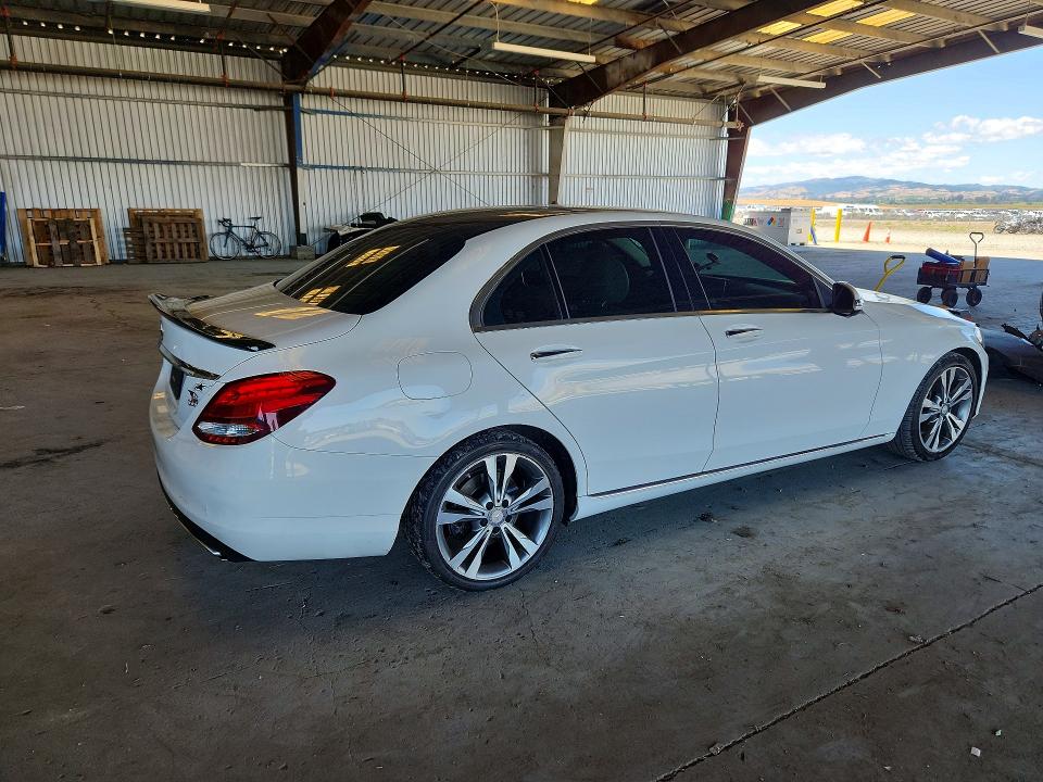 56863586 :رقم المزاد ، 55SWF4JB6GU106365 vin ، 2016 Mercedes-benz C مزاد بيع