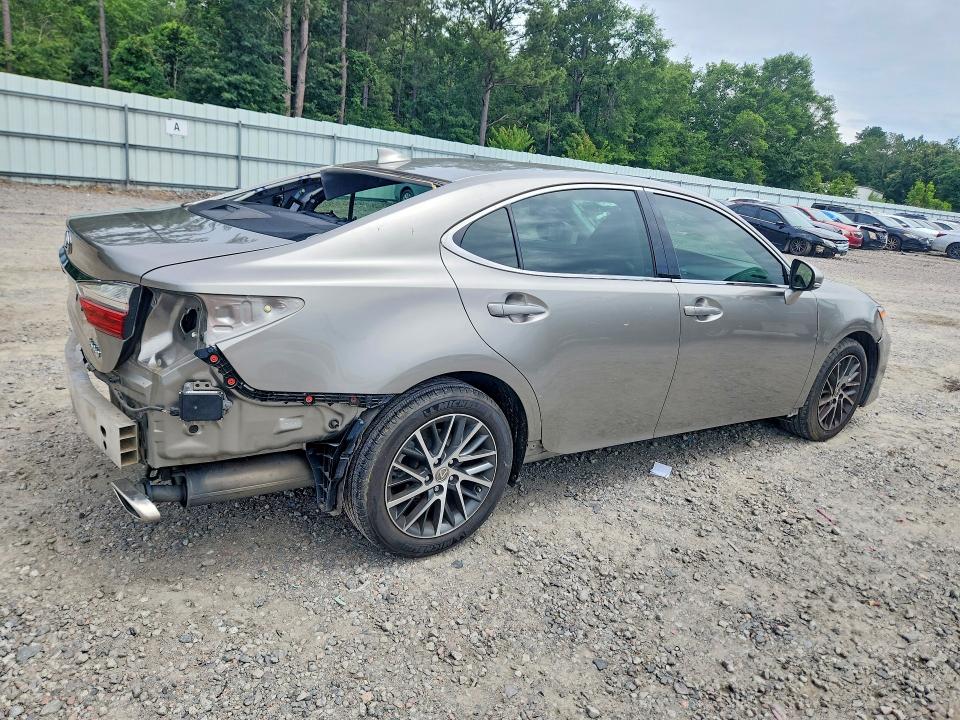 57551876 :رقم المزاد ، 58ABK1GG7JU100252 vin ، 2018 Lexus Es مزاد بيع