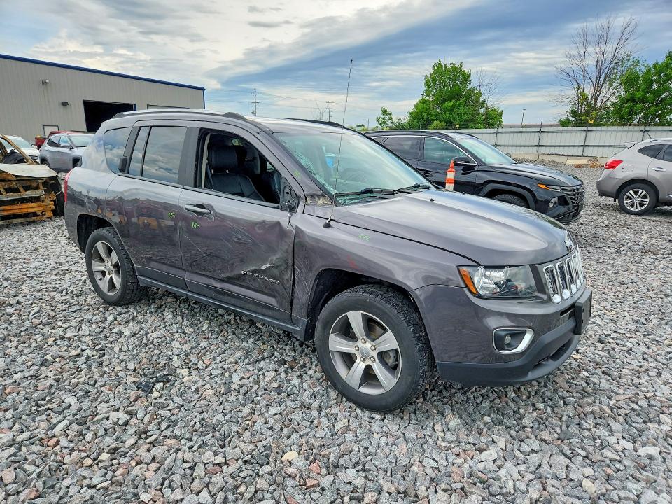 56830756 :رقم المزاد ، 1C4NJDEB1HD171574 vin ، 2017 Jeep Compass مزاد بيع