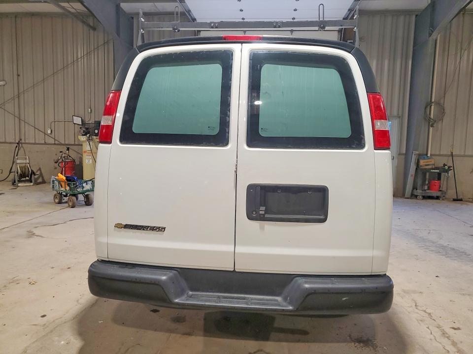58313236 :رقم المزاد ، 1GCWGAFF7H1133691 vin ، 2017 Chevrolet Express G2500 مزاد بيع