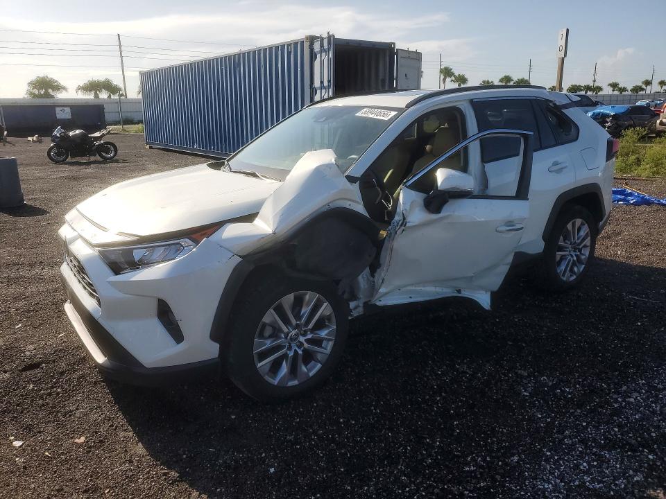 Auction sale of the 2021 Toyota Rav4, vin: JTMC1RFV3MD074013, lot number: 58944656