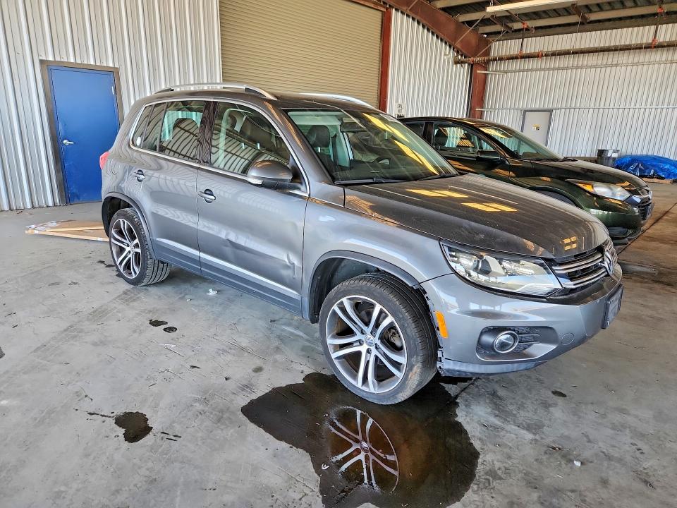 59285746 :رقم المزاد ، WVGVV7AX7HK031446 vin ، 2017 Volkswagen Tiguan مزاد بيع