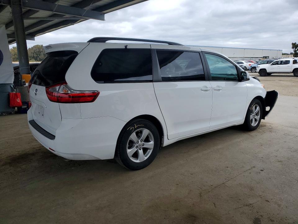 Продажа на аукционе авто 2017 Toyota Sienna, vin: 5TDKZ3DC3HS883024, номер лота: 58311466