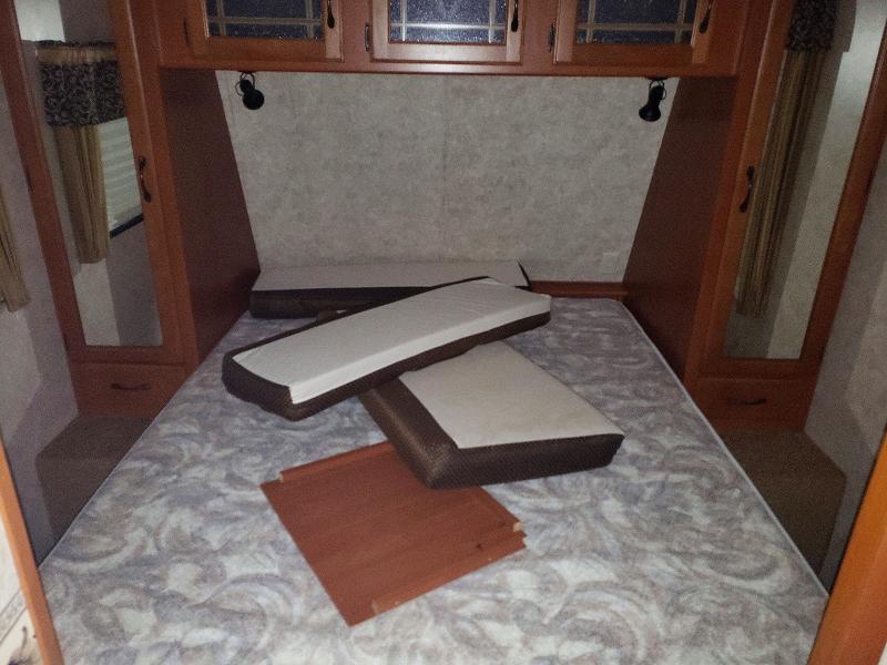 57397406 :رقم المزاد ، 4YDT32P226F709328 vin ، 2006 Keystone Mountainee مزاد بيع