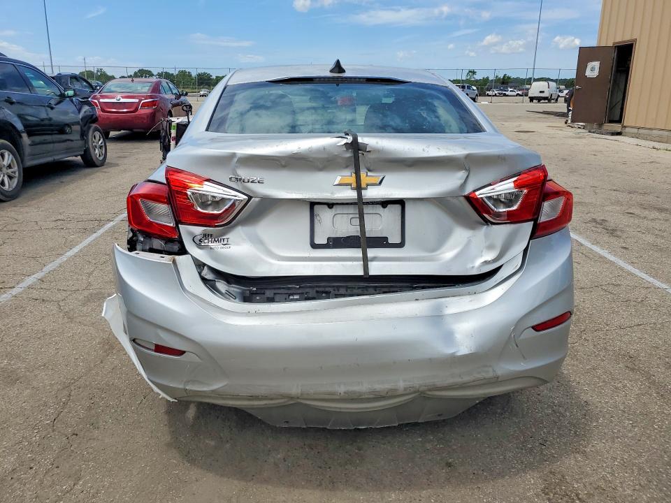 57131456 :رقم المزاد ، 1G1BC5SM6K7110566 vin ، 2019 Chevrolet Cruze مزاد بيع