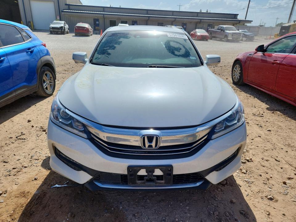 57941036 :رقم المزاد ، 1HGCR3F05HA030923 vin ، 2017 Honda Accord مزاد بيع