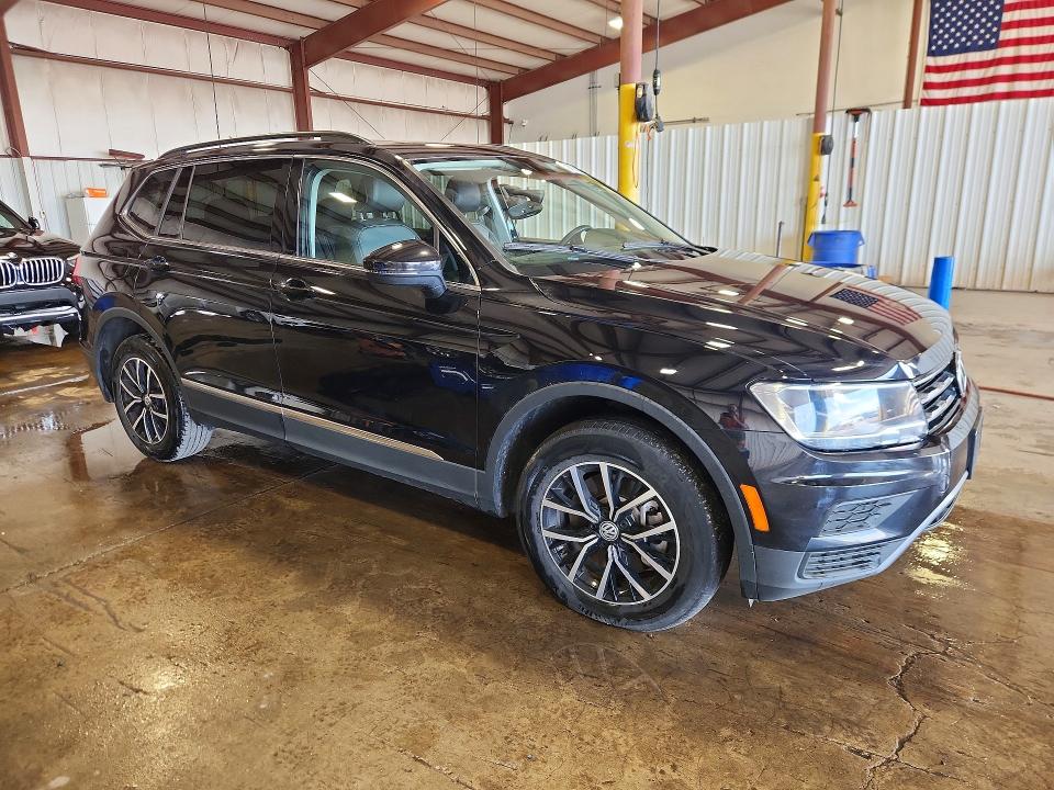 56128266 :رقم المزاد ، 3VV3B7AX7MM143186 vin ، 2021 Volkswagen Tiguan مزاد بيع