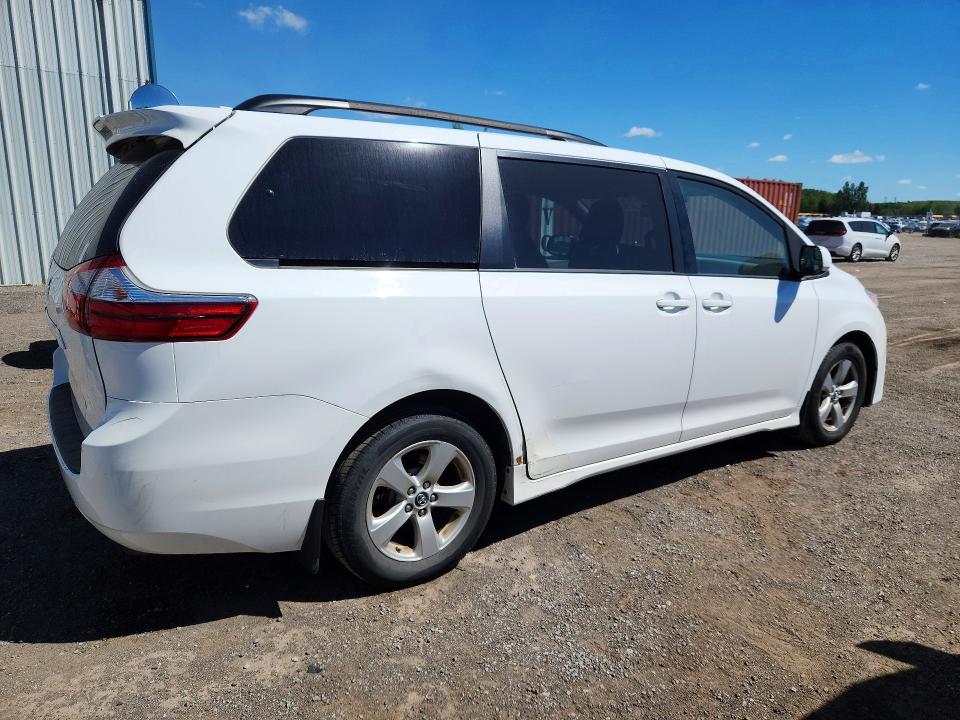 56795136 :رقم المزاد ، 5TDKZ3DCXJS963457 vin ، 2018 Toyota Sienna مزاد بيع