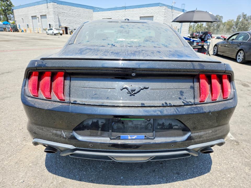 57089076 :رقم المزاد ، 1FA6P8TH1J5105016 vin ، 2018 Ford Mustang مزاد بيع