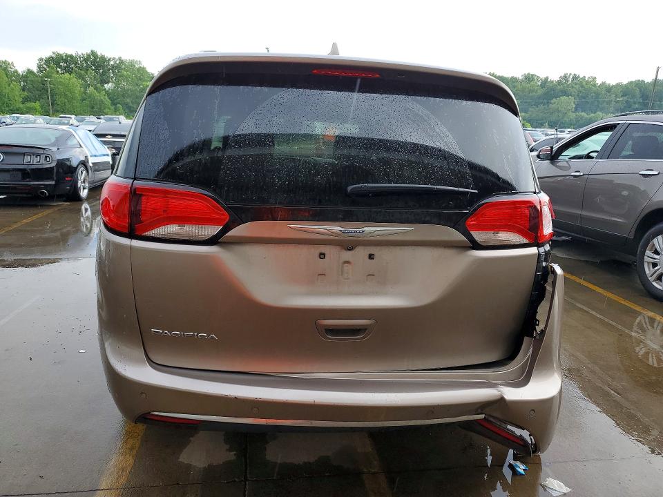56931716 :رقم المزاد ، 2C4RC1EG7HR768926 vin ، 2017 Chrysler Pacifica مزاد بيع