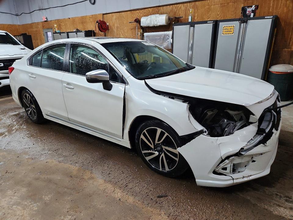 57332896 :رقم المزاد ، 4S3BNAR61J3029904 vin ، 2018 Subaru Legacy مزاد بيع