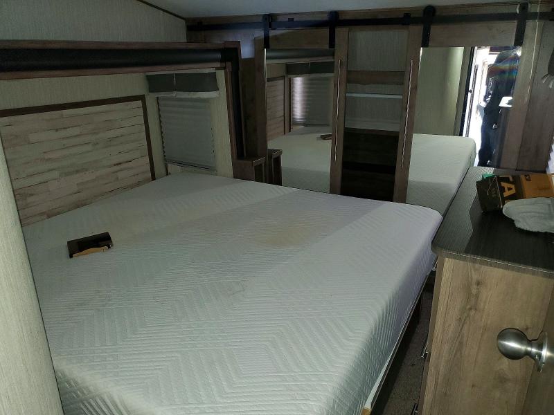 58936106 :رقم المزاد ، 5ZT3SR1B0L6103575 vin ، 2020 Sabre By Forest Rive Recreational Vehicle (rv) مزاد بيع