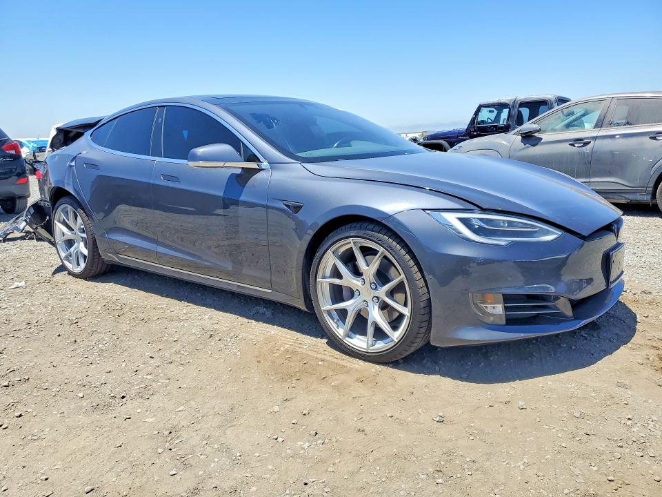 57510846 :رقم المزاد ، 5YJSA1E22JF265270 vin ، 2018 Tesla Model S مزاد بيع