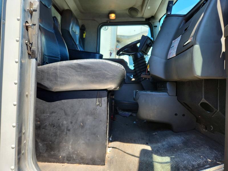 56217176 :رقم المزاد ، 2NKHLJ9X9GM133237 vin ، 2016 Kenworth T300 مزاد بيع