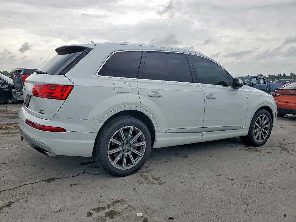 56466216 :رقم المزاد ، WA1VAAF78JD033328 vin ، 2018 Audi Q7 مزاد بيع