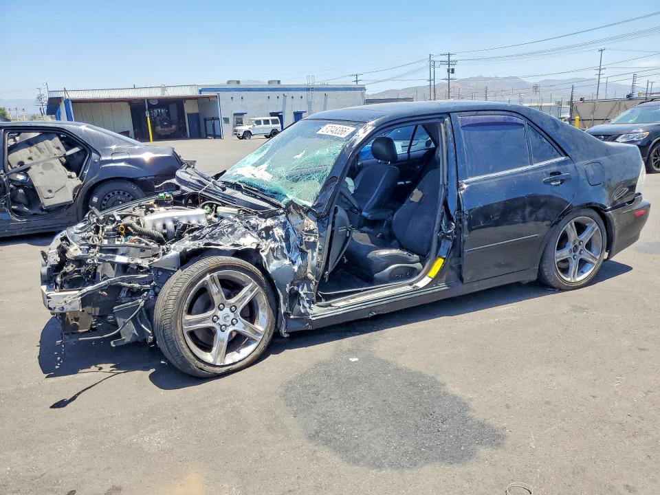57048366 :رقم المزاد ، JTHBD182110005832 vin ، 2001 Lexus Is مزاد بيع