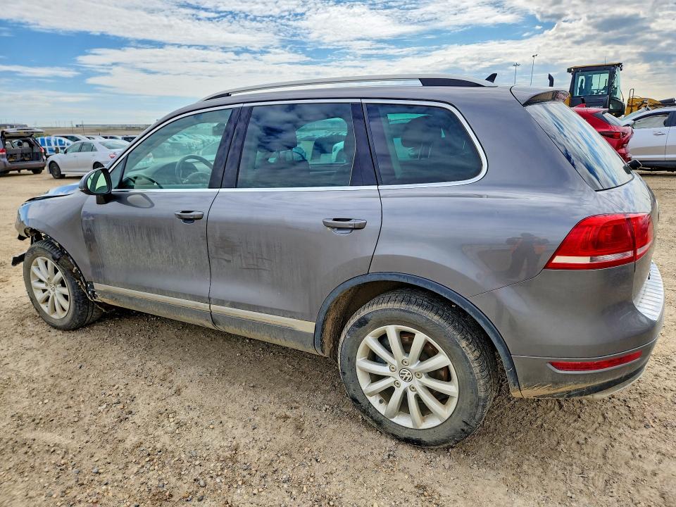 2011 Volkswagen Touareg მანქანა იყიდება აუქციონზე, vin: WVGFK9BP6BD002006, აუქციონის ნომერი: 57735176