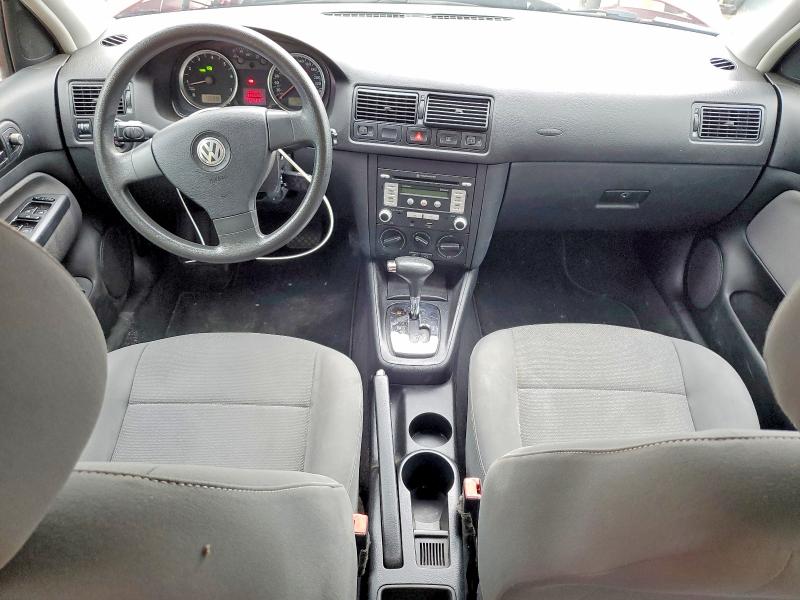 55693706 :رقم المزاد ، 9BWEL4BE8A4003600 vin ، 2010 Volkswagen City Golf مزاد بيع
