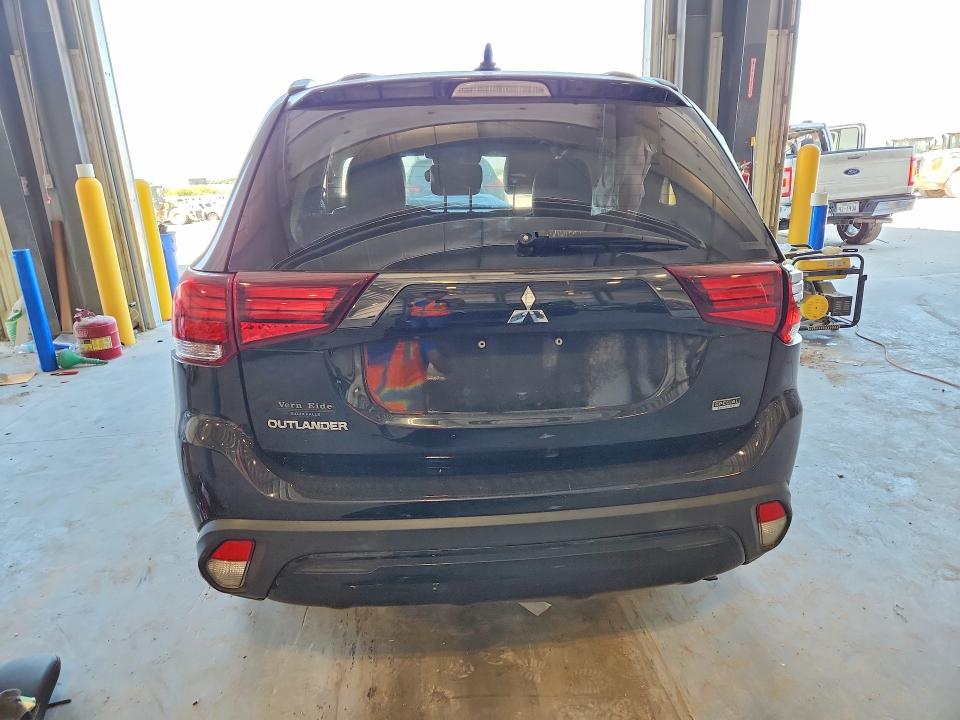 55630276 :رقم المزاد ، JA4AZ3A3XLZ025048 vin ، 2020 Mitsubishi Outlander مزاد بيع