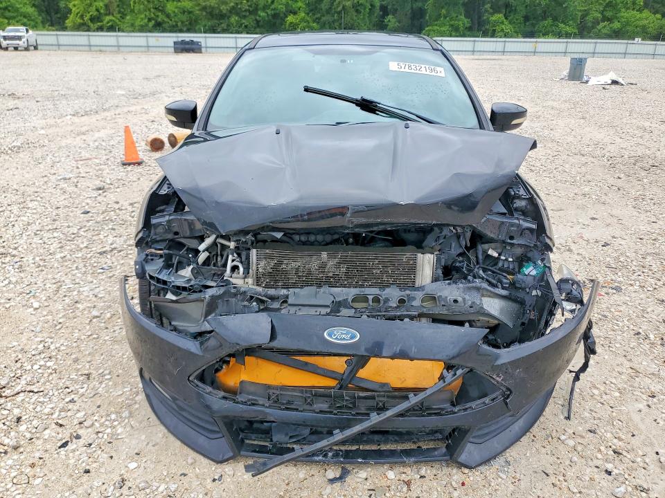 57832196 :رقم المزاد ، 1FADP3L90GL402270 vin ، 2016 Ford Focus مزاد بيع