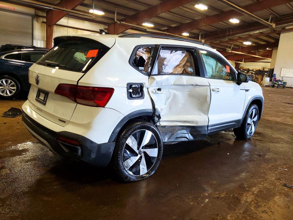 56653686 :رقم المزاد ، 3VV8X7B28RM096624 vin ، 2024 Volkswagen Taos مزاد بيع
